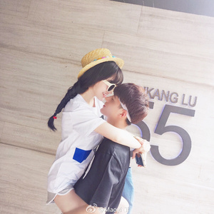 佘太君被扒开双腿疯狂输出
